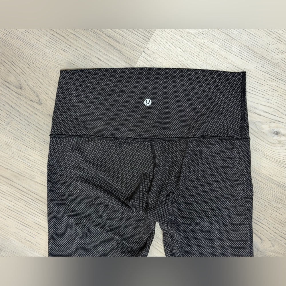 LULULEMON Wunder Under Leggings Roll Down Waist Diamond Dot Black White Size 8 - Picture 9 of 11